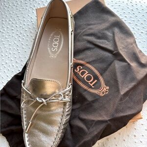 Tod’s Driving shoe. Size 41 (US 10).  Light Gold
